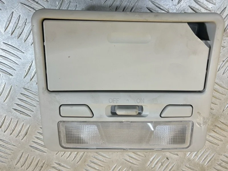 Фонарь салона (плафон) Mitsubishi L200 (2015-2022) 2021 8401A041ZZ ПИКАП 2.4 D 4N15