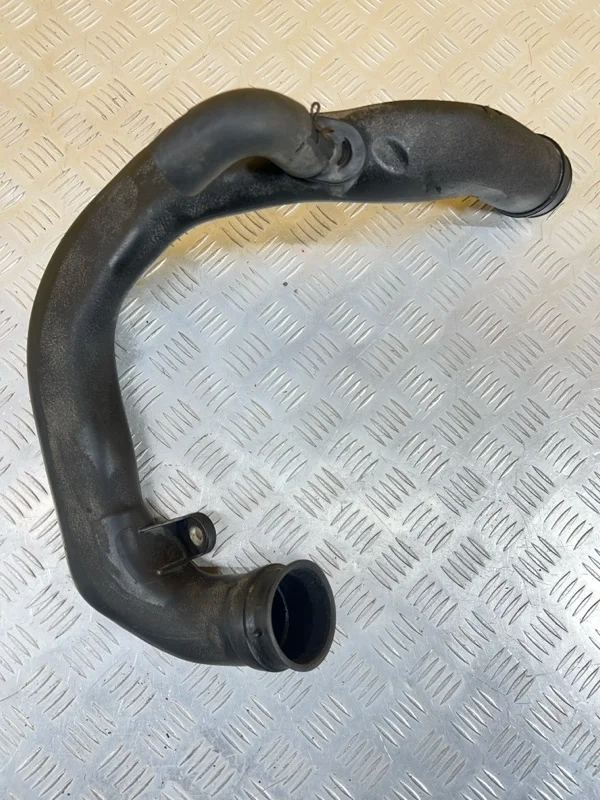 Патрубок воздушного фильтра Toyota Land Cruiser 200 (2008-2021) 2008 1788651010 ВНЕДОРОЖНИК 4.5 D 1VDFTV