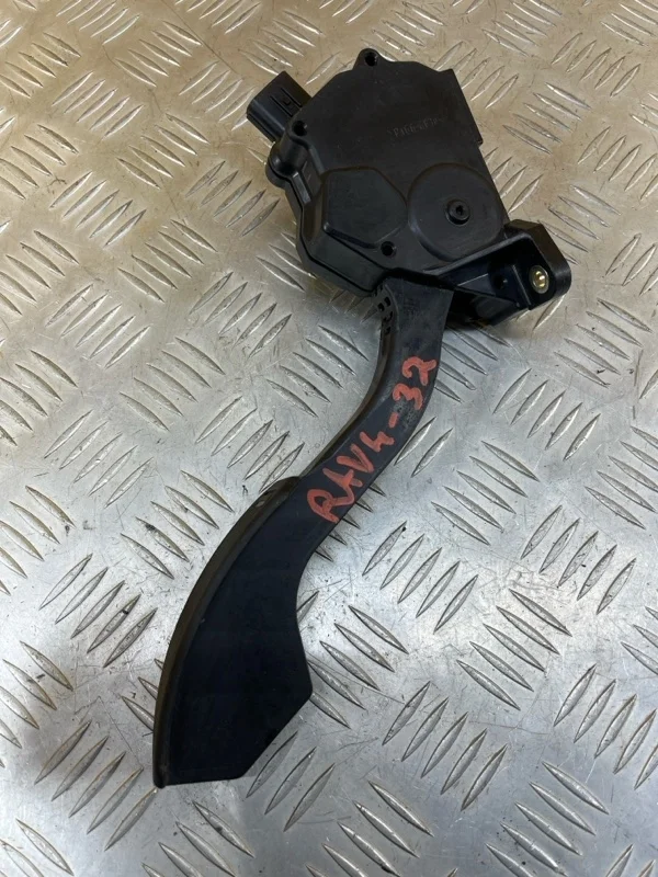 Педаль газа Toyota Rav 4 (Xa30) (2005-2014) 2009 7811042010 2.4 I 2AZFE