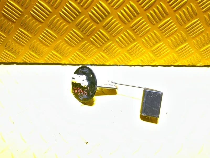 Датчик уровня топлива Toyota Rav 4 (Xa30) (2005-2014) 2006 8332049205 2.0 I 1AZFE