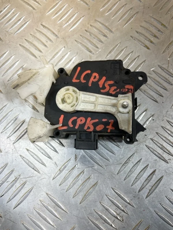 Моторчик заслонки печки Toyota Land Cruiser Prado 150 (2009-2023) 2012 0638000172 ВНЕДОРОЖНИК 3.0 D 1KDFTV