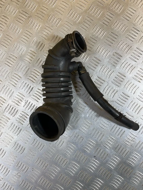 Патрубок воздушного фильтра Mitsubishi L200 (2006-2015) 2006 MN171012 ПИКАП 2.5 D 4D56