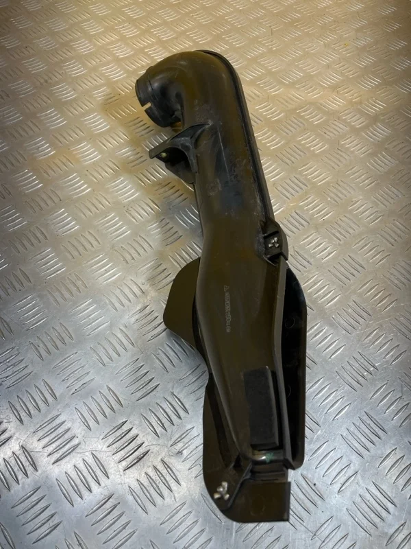 Воздухозаборник Mitsubishi L200 (2006-2015) 2012 1505A131 2.5 D 4D56