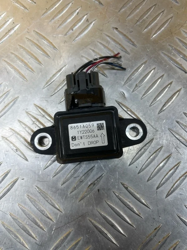 Датчик ускорения Mitsubishi L200 (2006-2015) 2012 8651A059 2.5 D 4D56