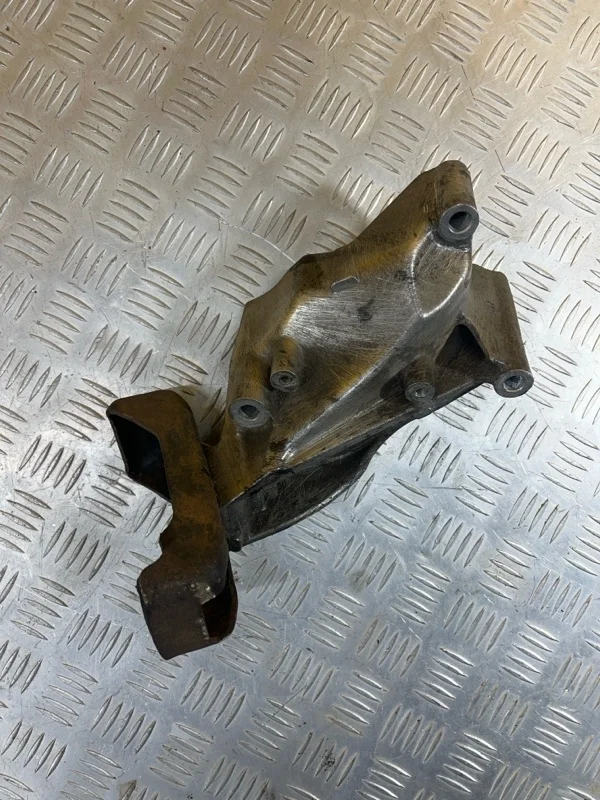 Кронштейн двигателя Volkswagen Amarok (2010-2016) 2010 03L199307 ПИКАП 2.0 D CDCA