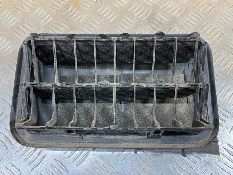 Решетка вентиляции кузова Toyota Land Cruiser 200 (2008-2021) 2008 6294033070 ВНЕДОРОЖНИК 4.5 D 1VDFTV