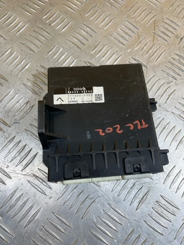 Блок управления печки/климат-контроля Toyota Land Cruiser 200 (2008-2021) 2008 8865060E50 ВНЕДОРОЖНИК 4.5 D 1VDFTV