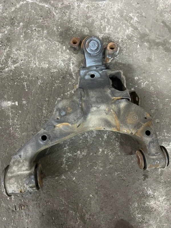 Рычаг передний нижний левый Toyota Land Cruiser 200 (2008-2021) 2008 4806960030 ВНЕДОРОЖНИК 4.5 D 1VDFTV