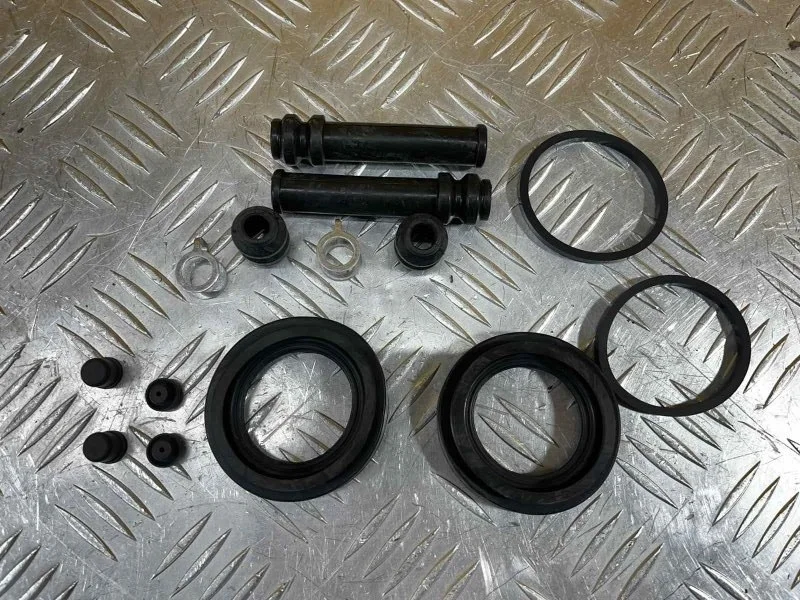 Ремкомплект суппорта Toyota Land Cruiser 200 (2008-2021) 2014 044790C040, задний