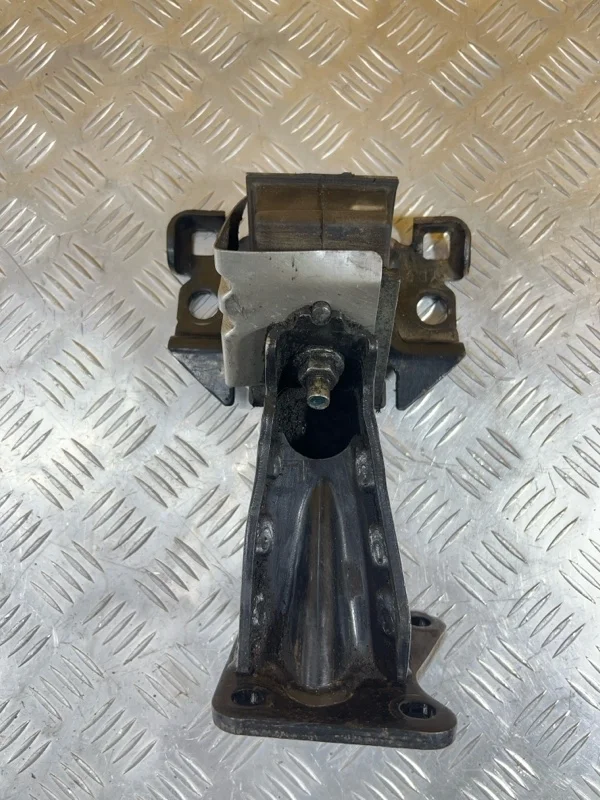 Подушка крепления двигателя Nissan Navara (D40) 2004-2015 2013 11220EB300 ПИКАП 2.5 D YD25DDTI