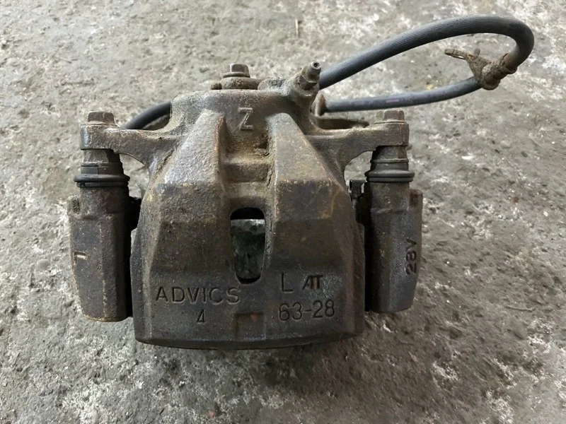 Суппорт передний левый Toyota Rav 4 (Xa30) (2005-2014) 2006 4775042090 2.0 I 1AZFE