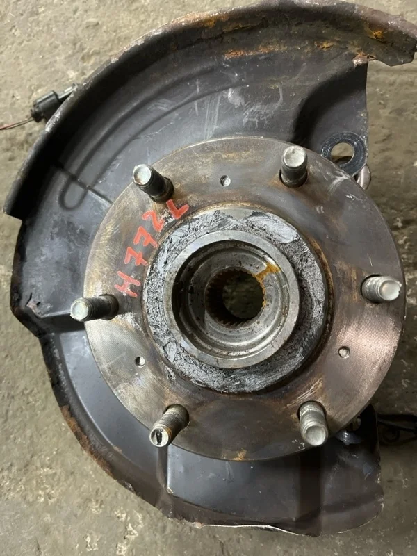 Ступица передняя левая Mitsubishi L200 (2015-2022) 2018 MR992374 2.4 D 4N15