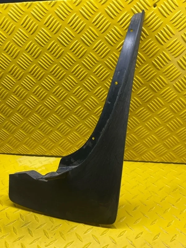 Брызговик передний правый Nissan Navara (D40) 2004-2015 2010 63850EB300