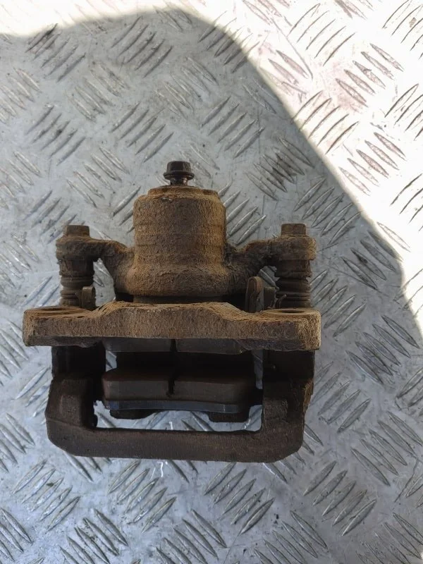 Суппорт задний левый Nissan Pathfinder (R51M) 2004-2013 2007 44011EB30A ВНЕДОРОЖНИК 2.5 D YD25DDTI