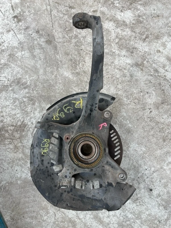 Кулак поворотный правый Toyota Sequoia Ii 2008 - 2022 2013 432110C012 5.7 I 3URFE