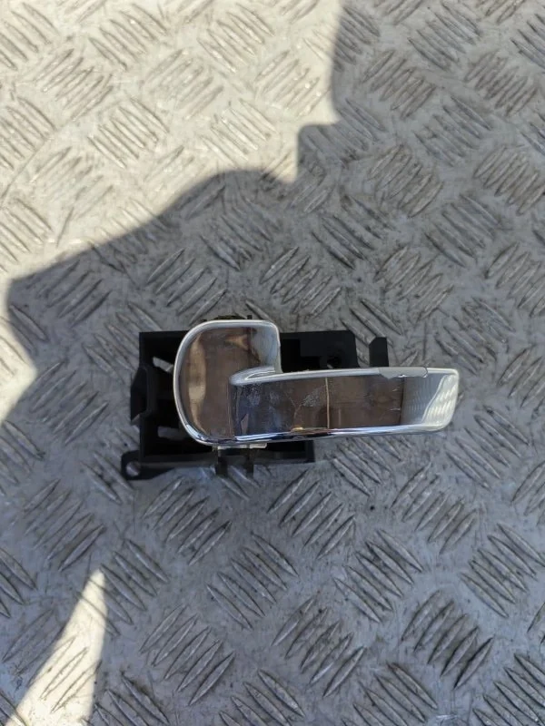 Ручка двери внутренняя задняя левая Nissan Pathfinder (R51M) 2004-2013 2007 80671EB32B ВНЕДОРОЖНИК 2.5 D YD25DDTI