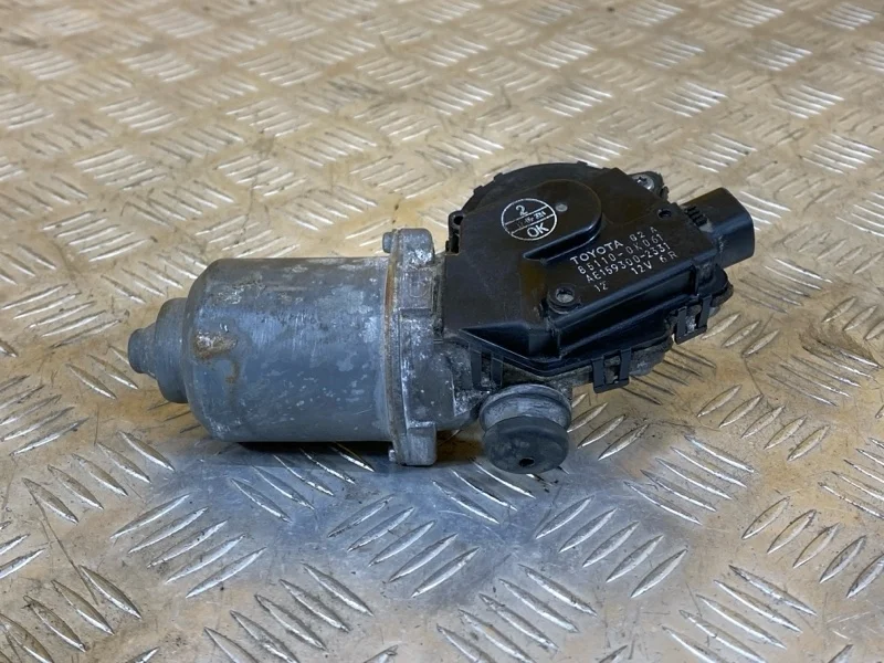 Моторчик передних стеклоочистителей (дворников) Toyota Hilux (2005-2015) 2014 851100K061 ПИКАП 2.5 D 2KDFTV