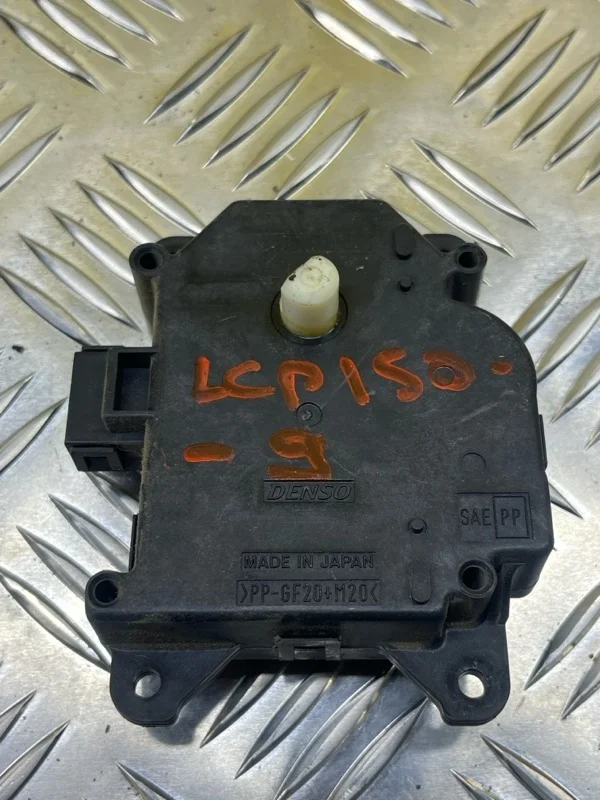 Моторчик заслонки печки Toyota Land Cruiser Prado 150 (2009-2023) 2014 0638000172 3.0 D 1KDFTV