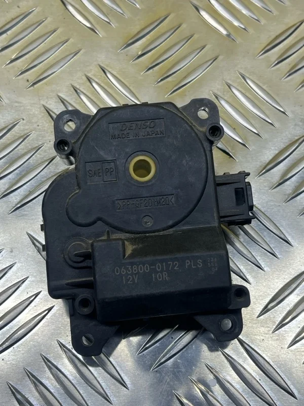 Моторчик заслонки печки Toyota Land Cruiser Prado 150 (2009-2023) 2014 0638000172 3.0 D 1KDFTV