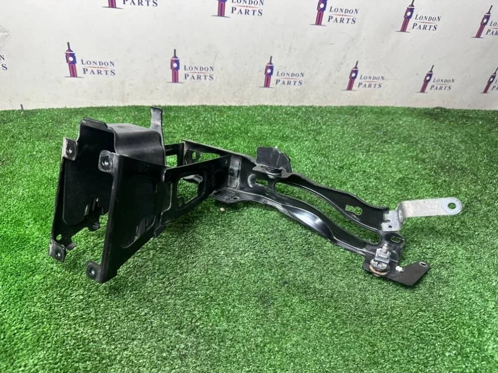 Кронштейн крепления фары BMW F30