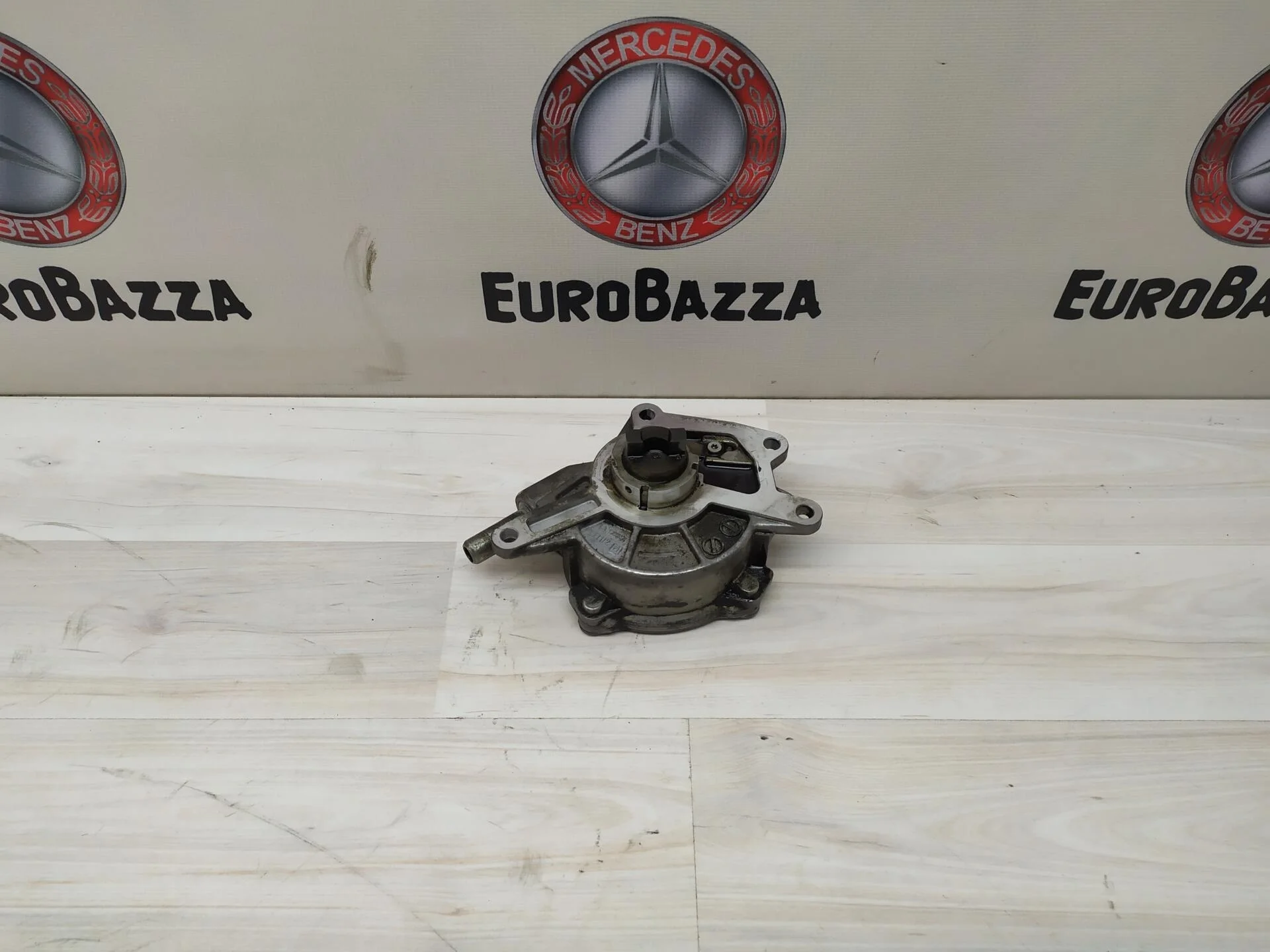 Насос вакуумный Mercedes W212