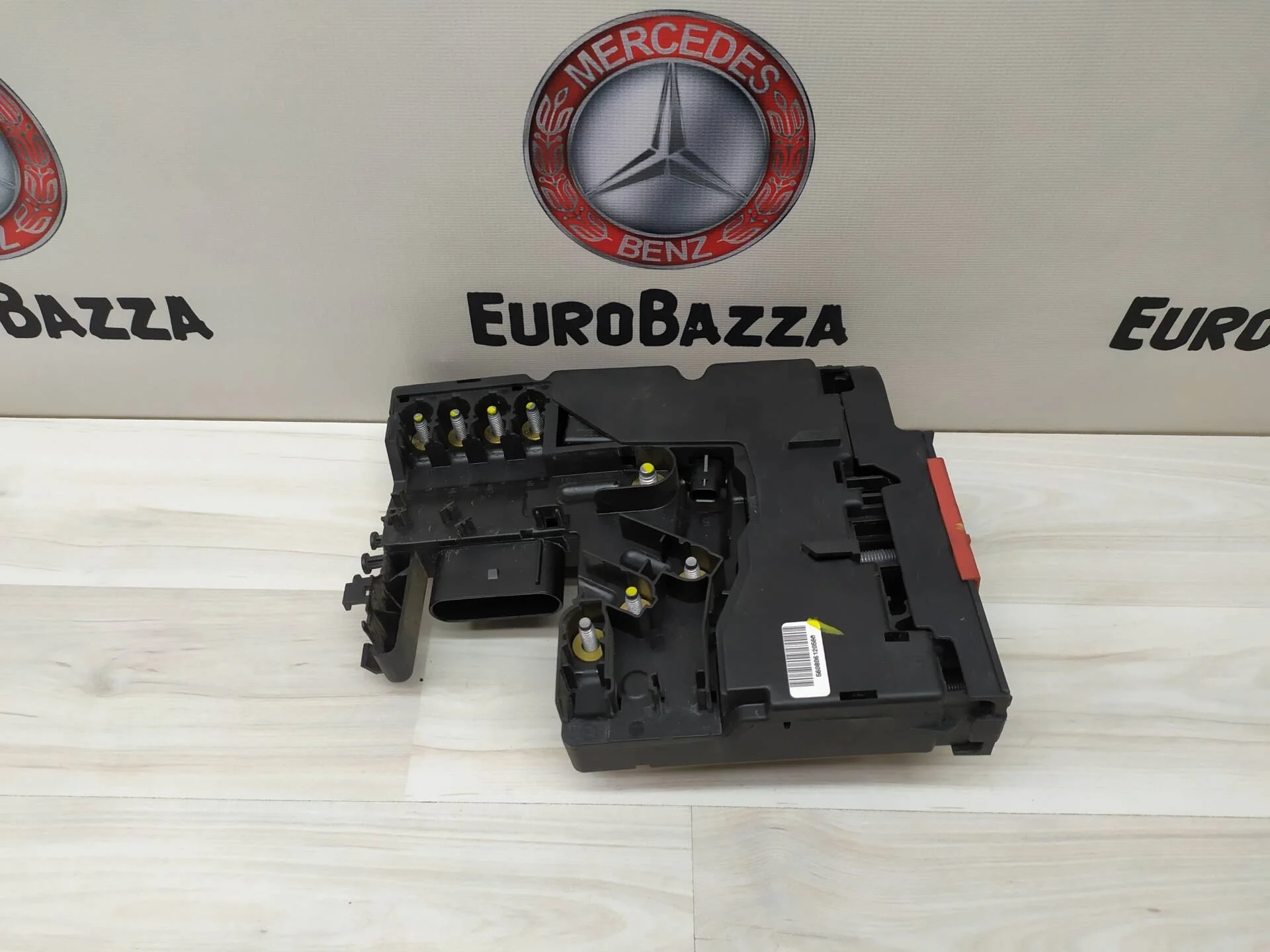 Блок силовых предохранителей Mercedes W204