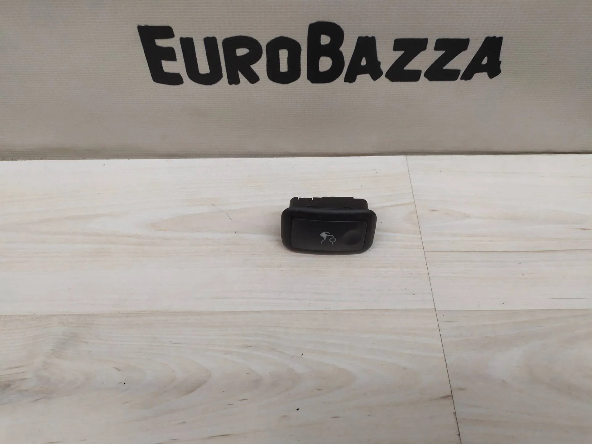 Кнопка открывания багажника Mercedes W204