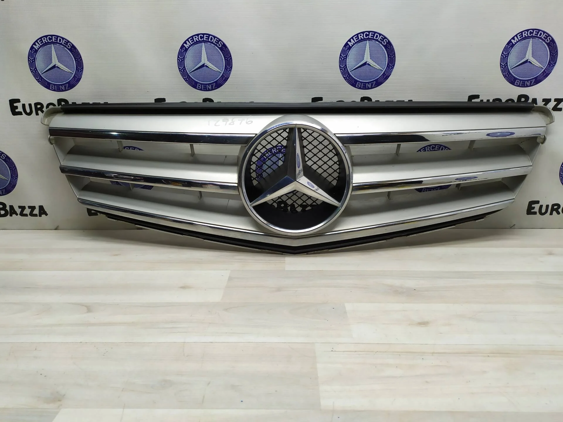 Решетка радиатора Mercedes W204 AMG