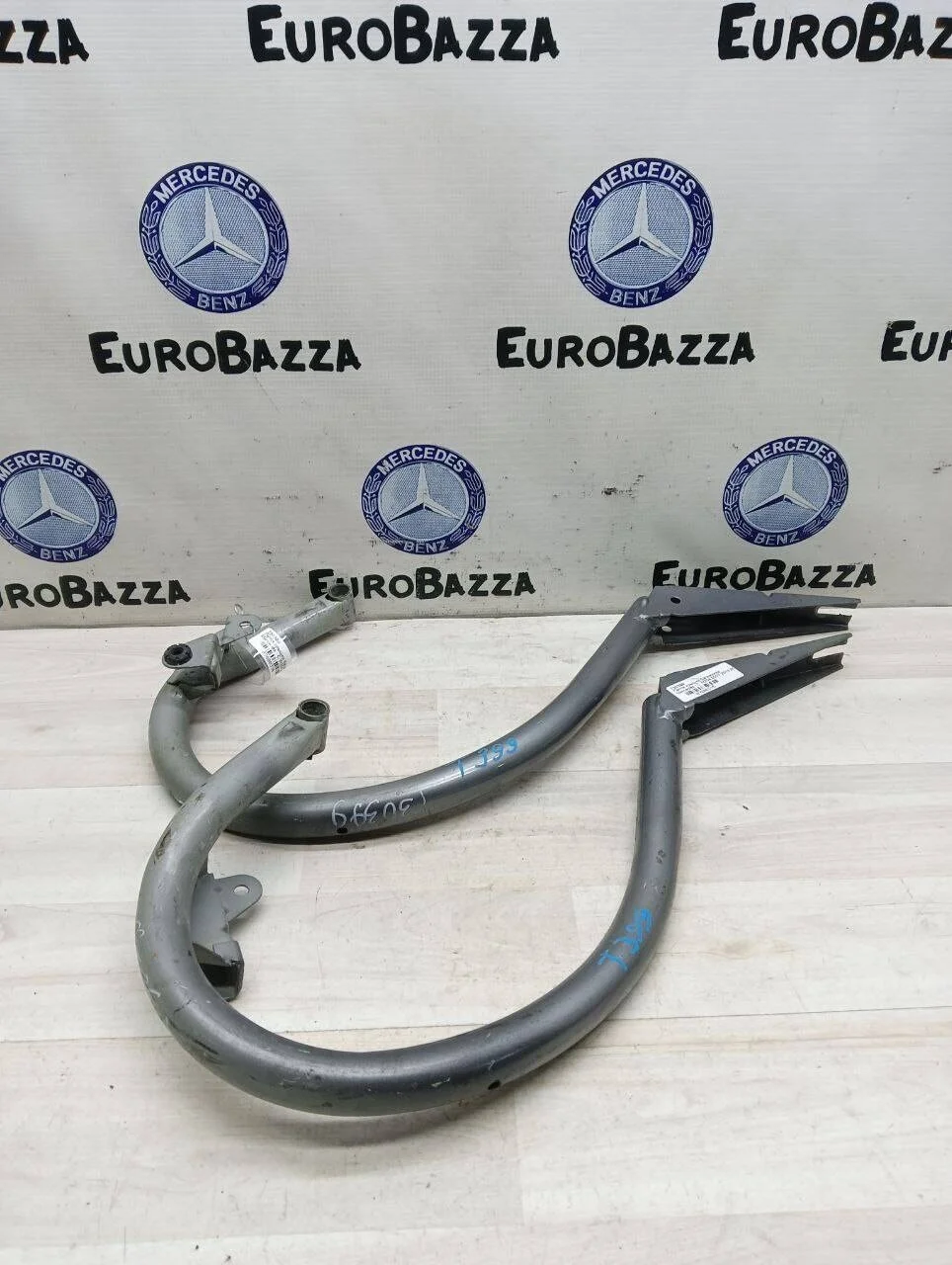 Петля крышки багажника Mercedes W204