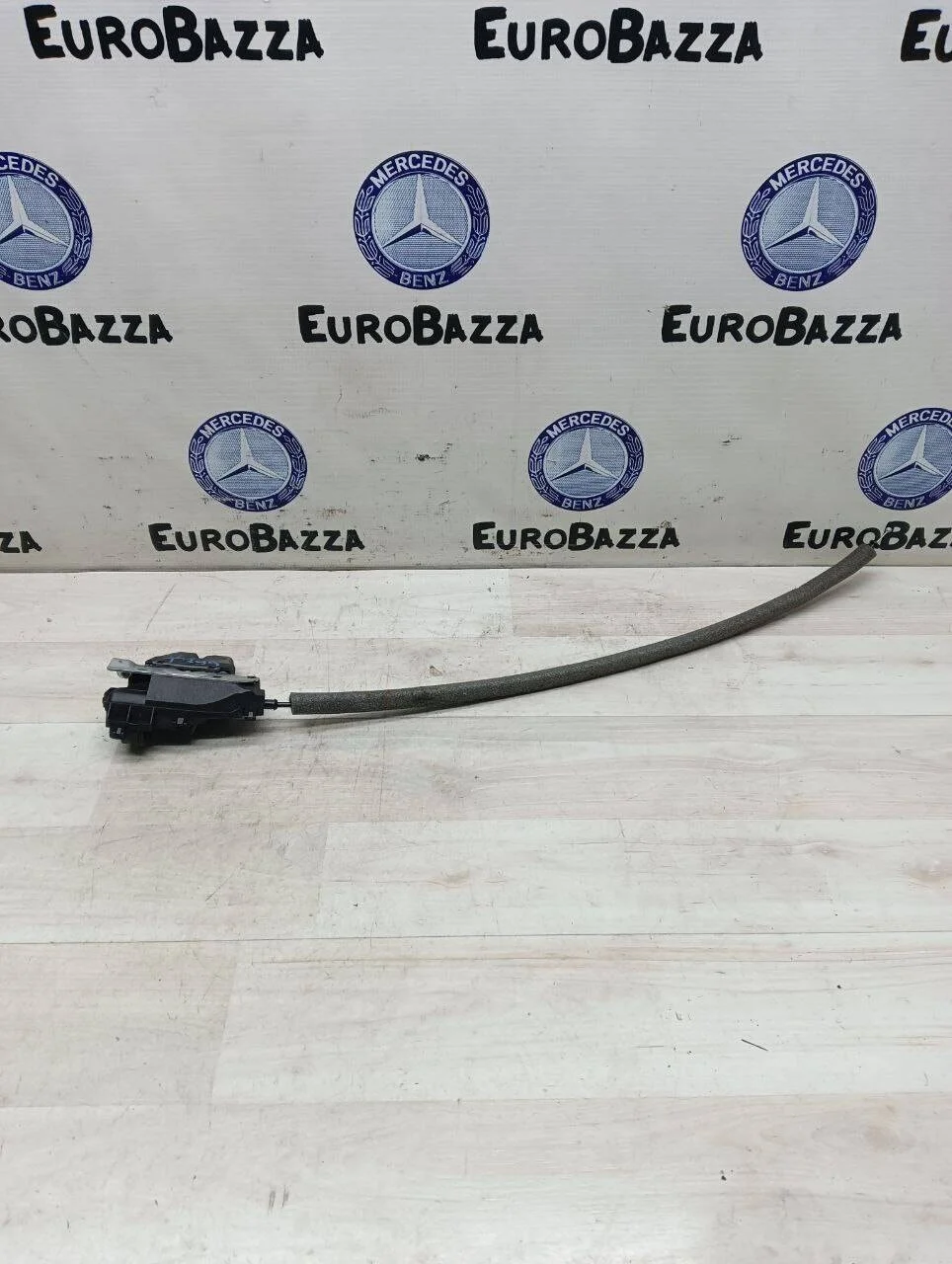 Замок крышки багажника Mercedes W204