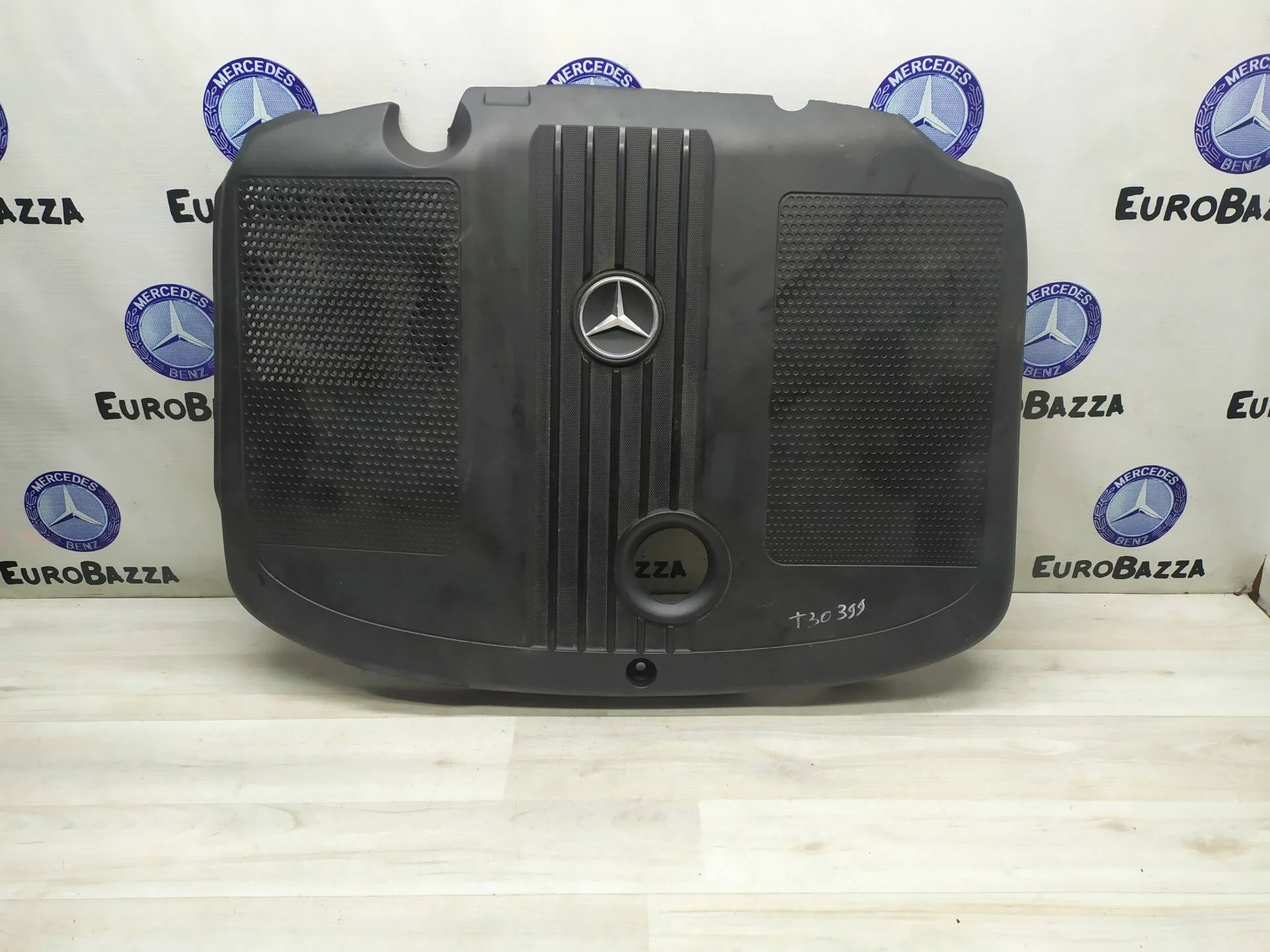 Крышка двигателя Mercedes Om651
