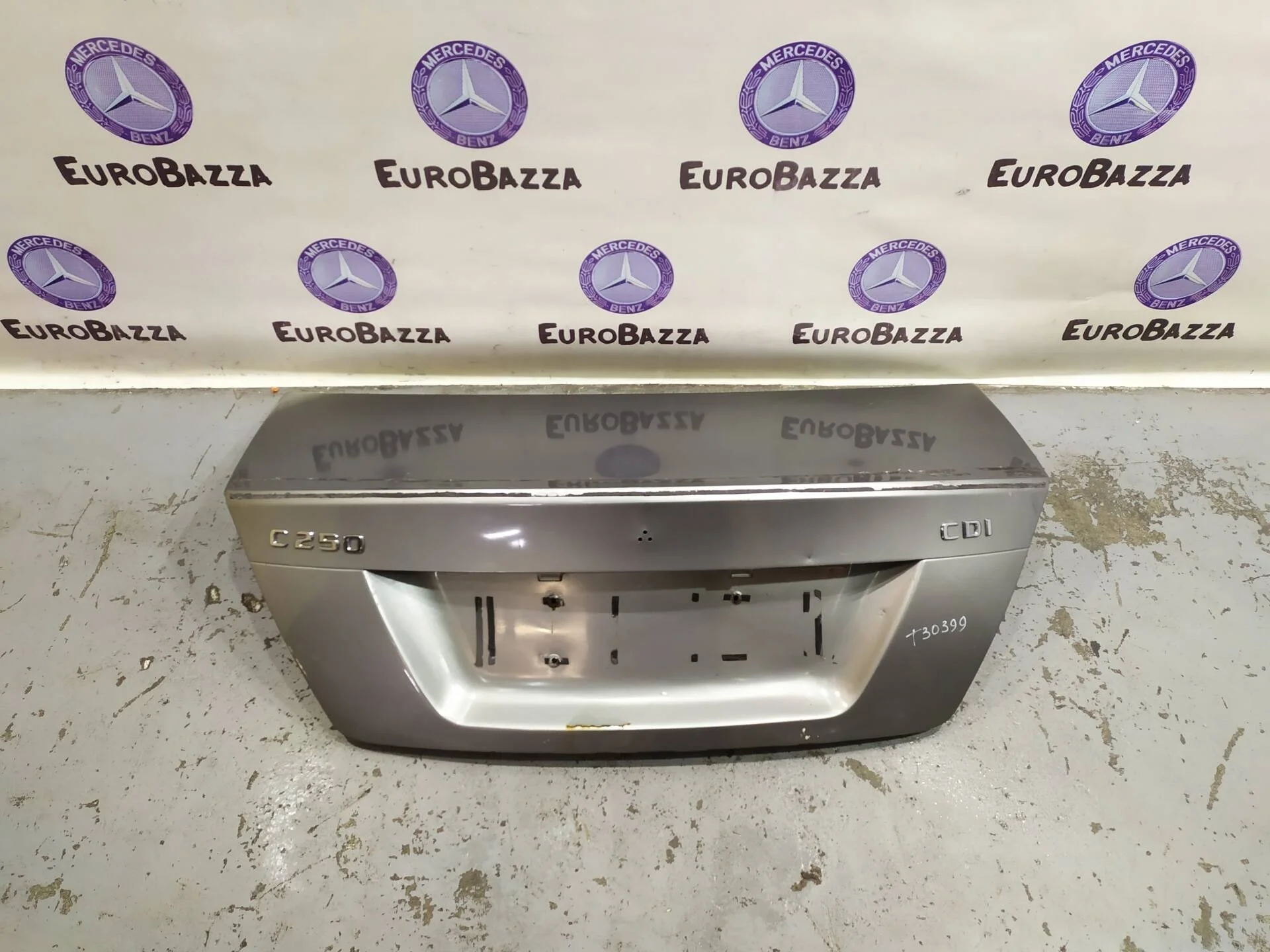 Крышка багажника Mercedes W204