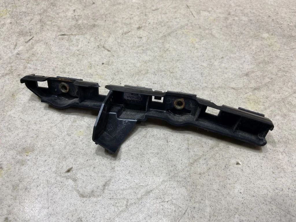 Кронштейн крыла левый Nissan Qashqai J11 Кашкай