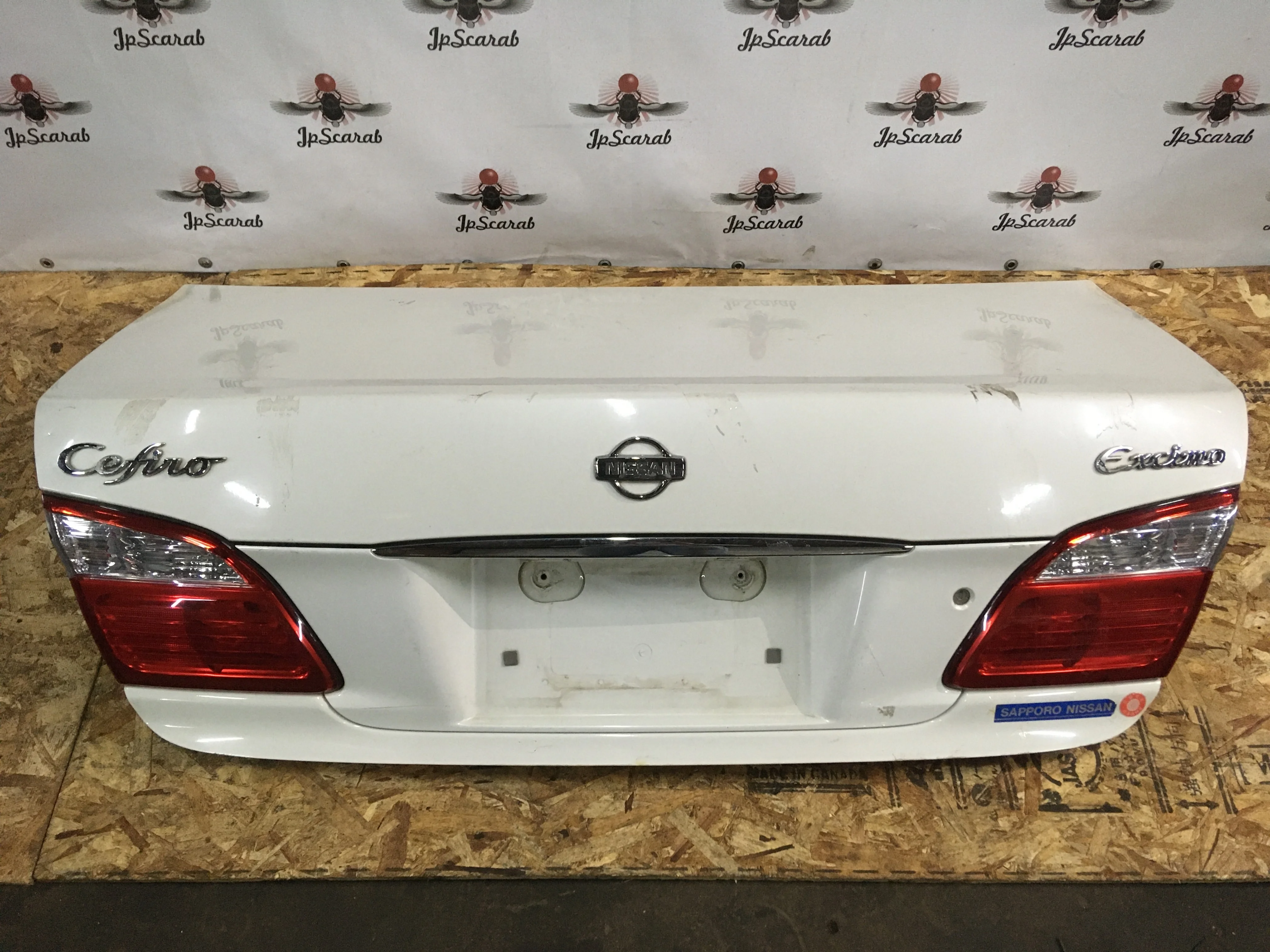 Крышка багажника Nissan Maxima A33