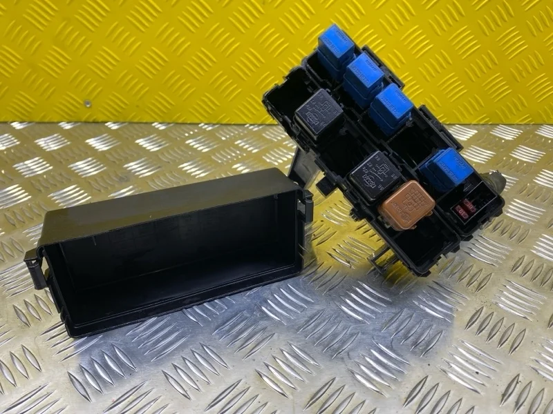 Блок предохранителей Nissan Navara (D40) 2004-2015 2007 252309F920 2.5 D YD25DDTI