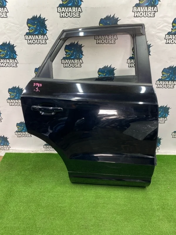 Дверь задняя правая Audi q3 2013 8U0833052 8UB CCZ