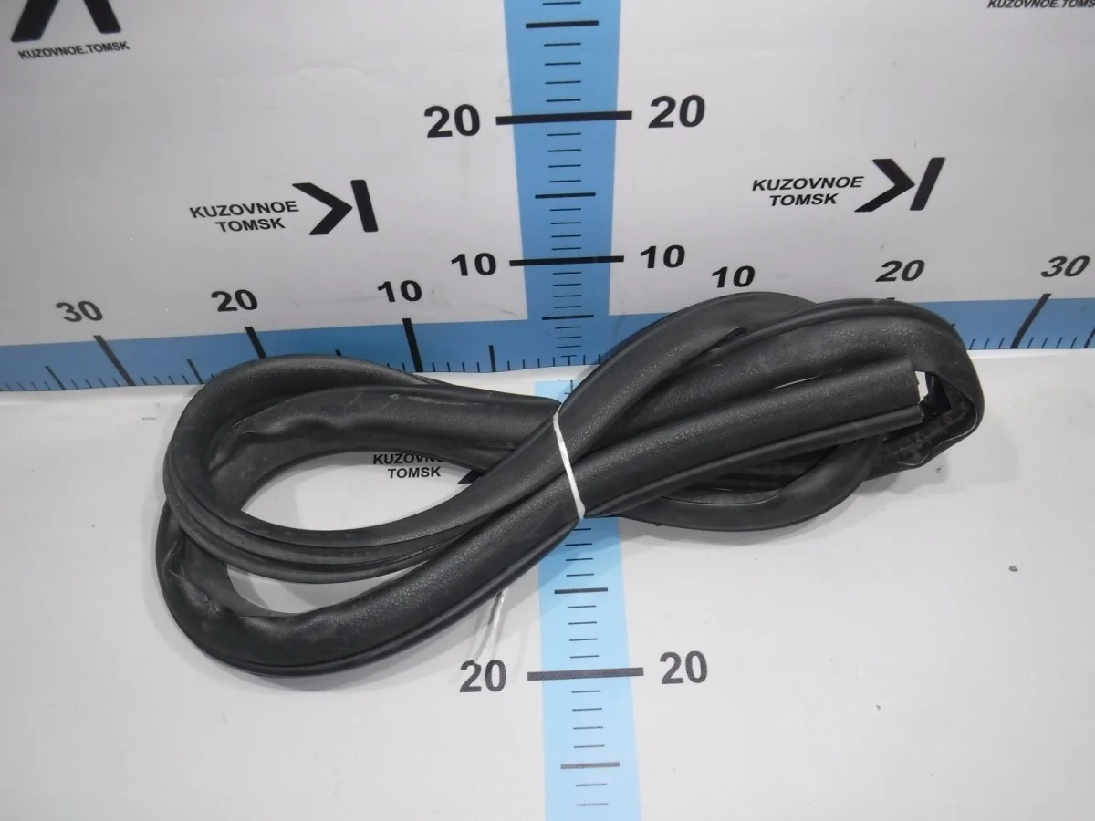 Уплотнитель дверного проема Ford Focus 2008 CB4