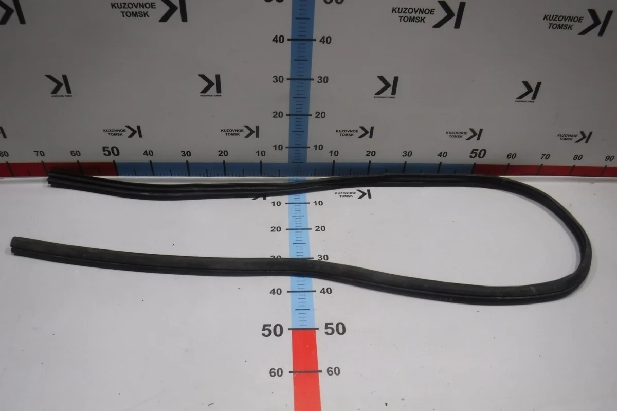 Уплотнитель дверного проема Ford Focus 2008 CB4