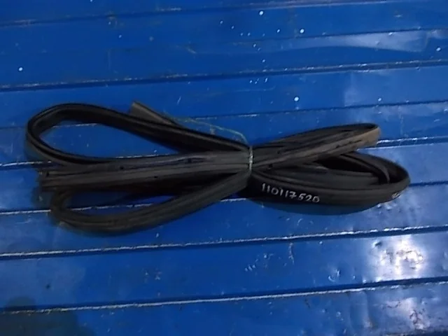 Уплотнитель двери Ford Focus 2010 CB4