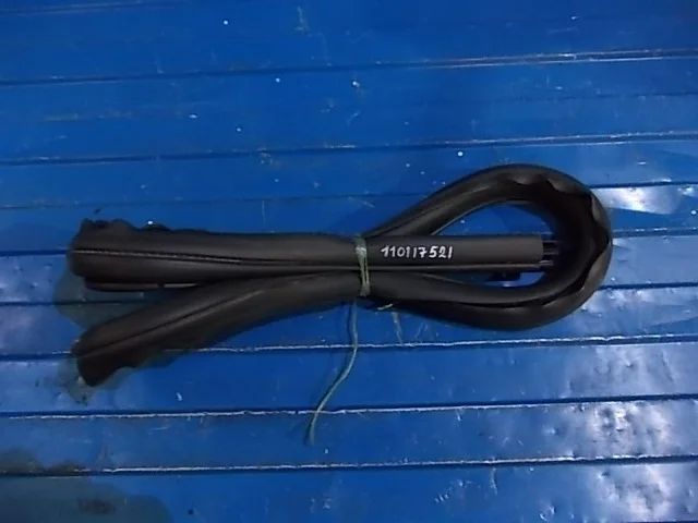 Уплотнитель дверного проема Ford Focus 2010 CB4