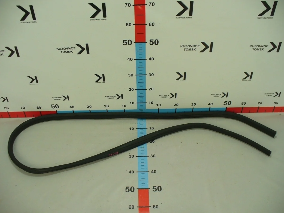 Уплотнитель дверного проема Ford Focus 2015 CB8