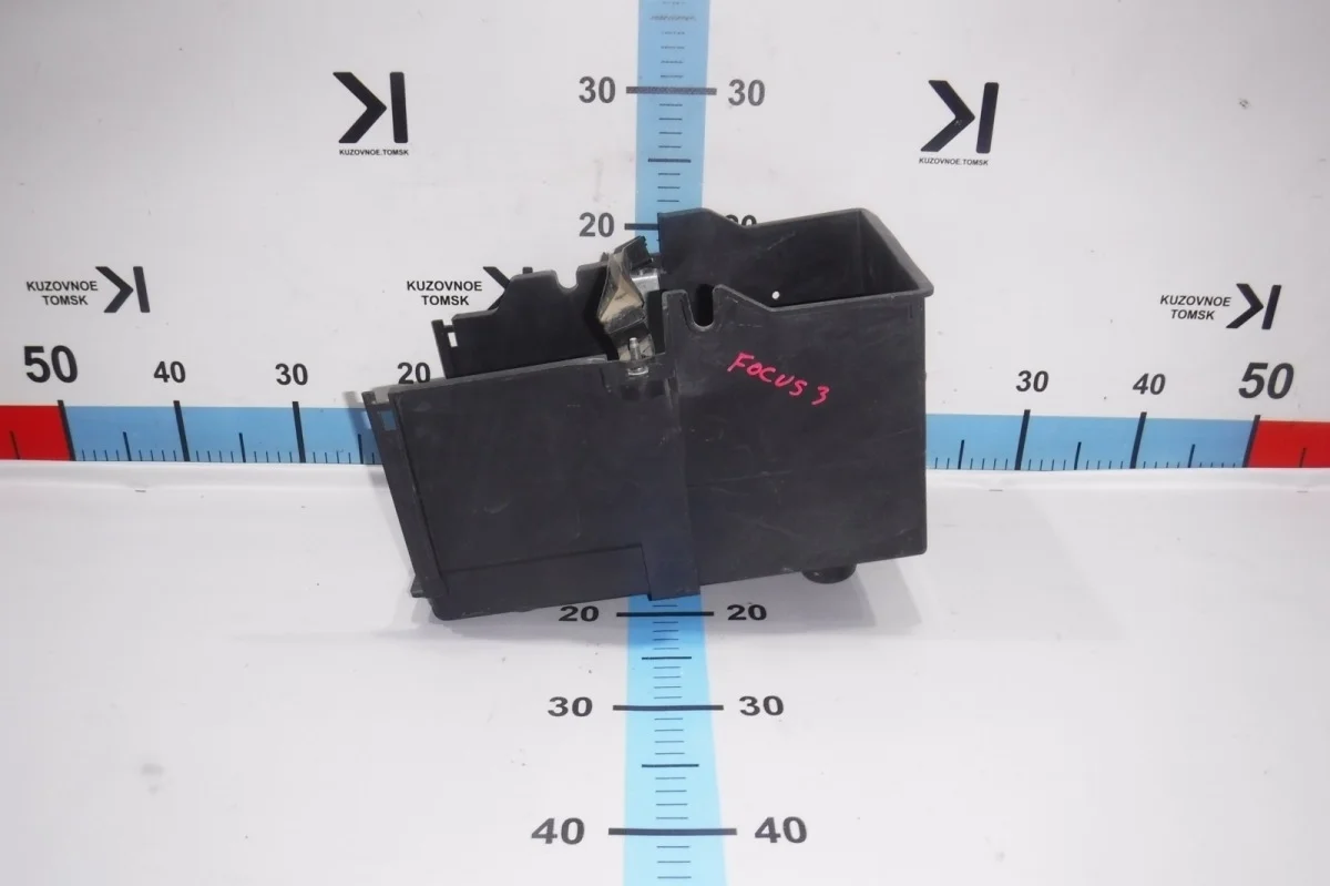 Кожух аккумулятора Ford Focus 2011 CB8