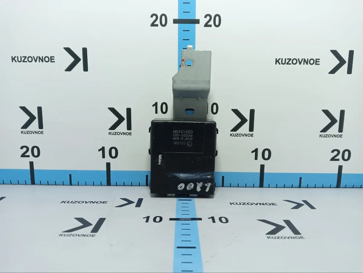 Блок управления стеклоподъемниками Mitsubishi L200 2014 KB4T