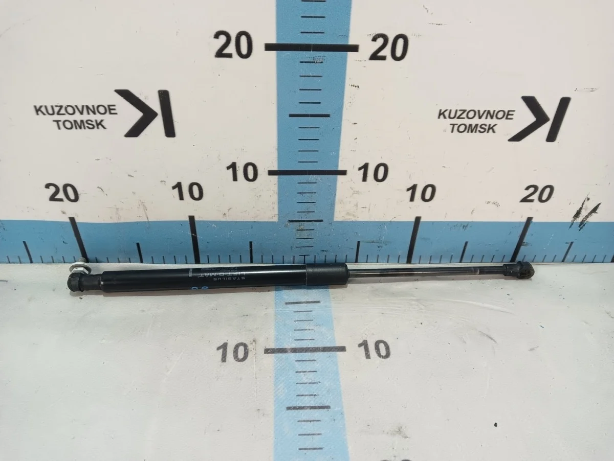 Амортизатор крышки багажника Nissan Terrano 2017 D10