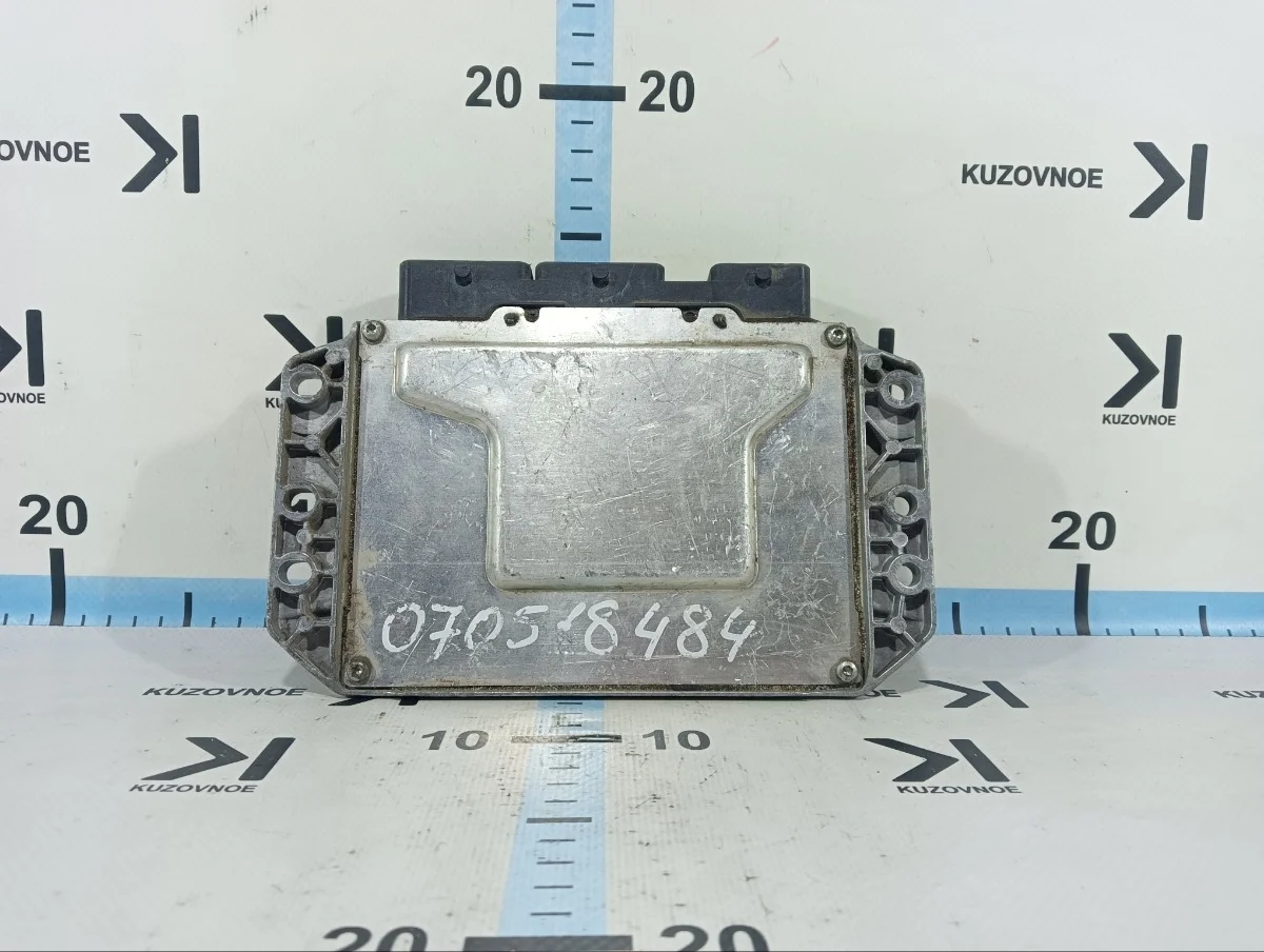 Блок управления двс (компьютер) Renault Clio 2007 CR