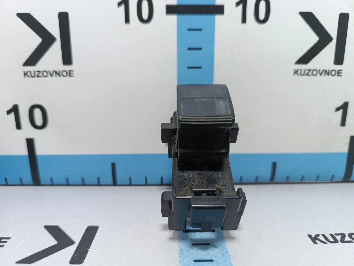 Кнопка стеклоподъемника Toyota Auris 2007 E150