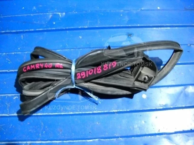 Уплотнитель двери Toyota Camry 2010 XV40