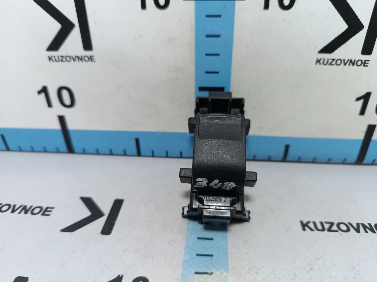 Кнопка стеклоподъемника Toyota Corolla 2011 E150