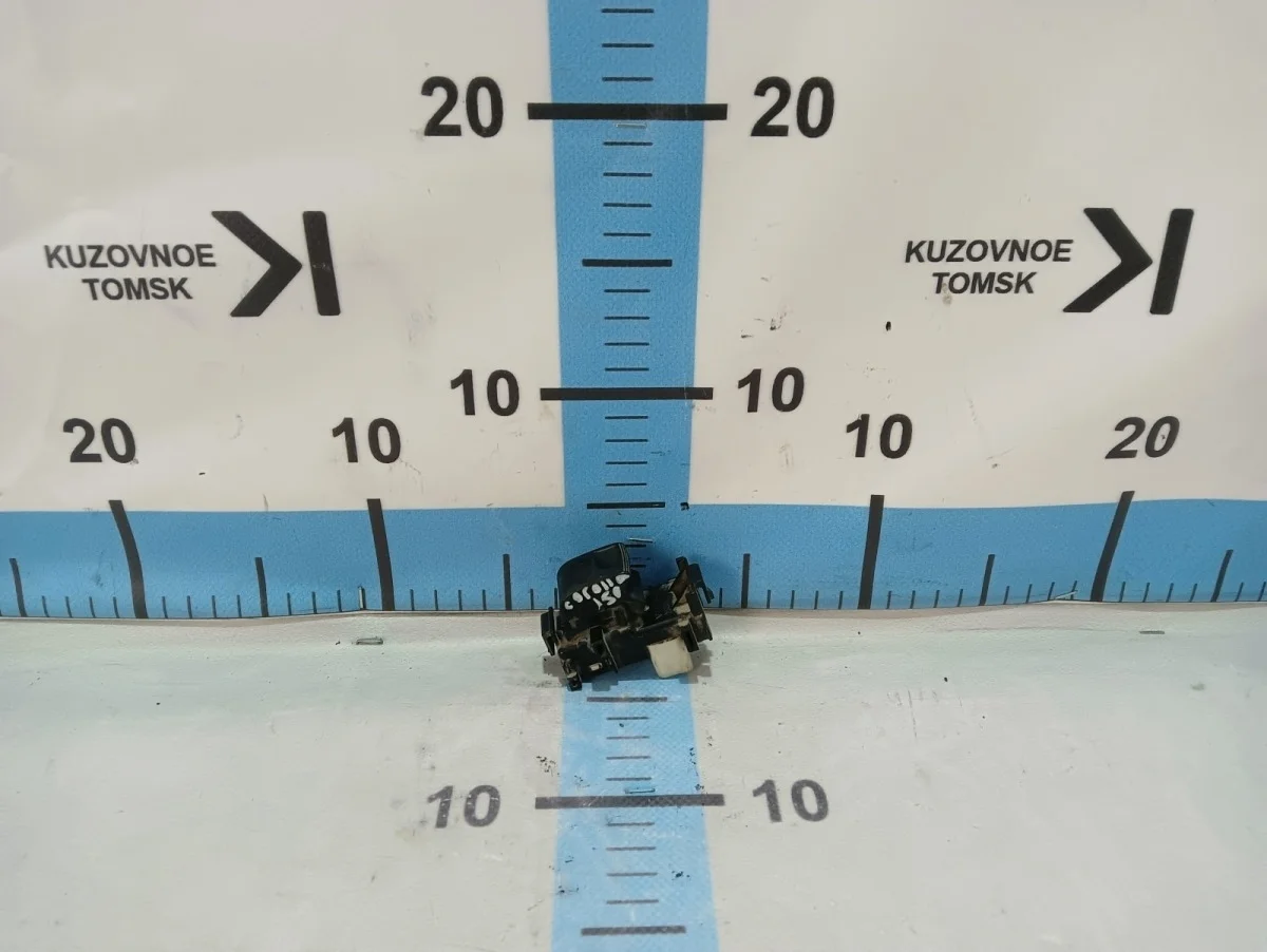 Кнопка стеклоподъемника Toyota Corolla 2007 E150