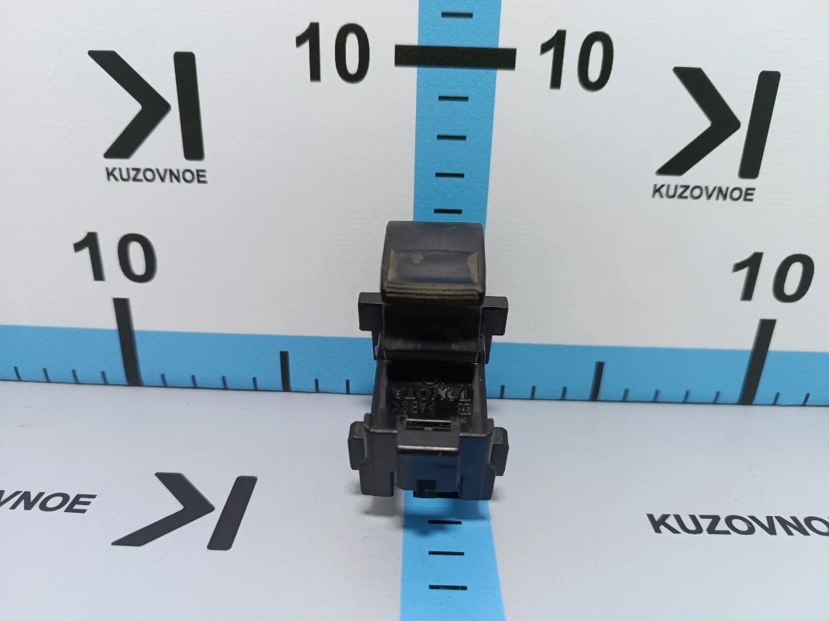 Кнопка стеклоподъемника Toyota Corolla 2007 E150